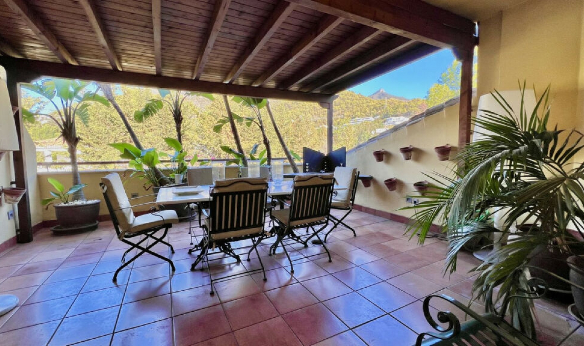 Resale - Apartment -
Sierra Blanca