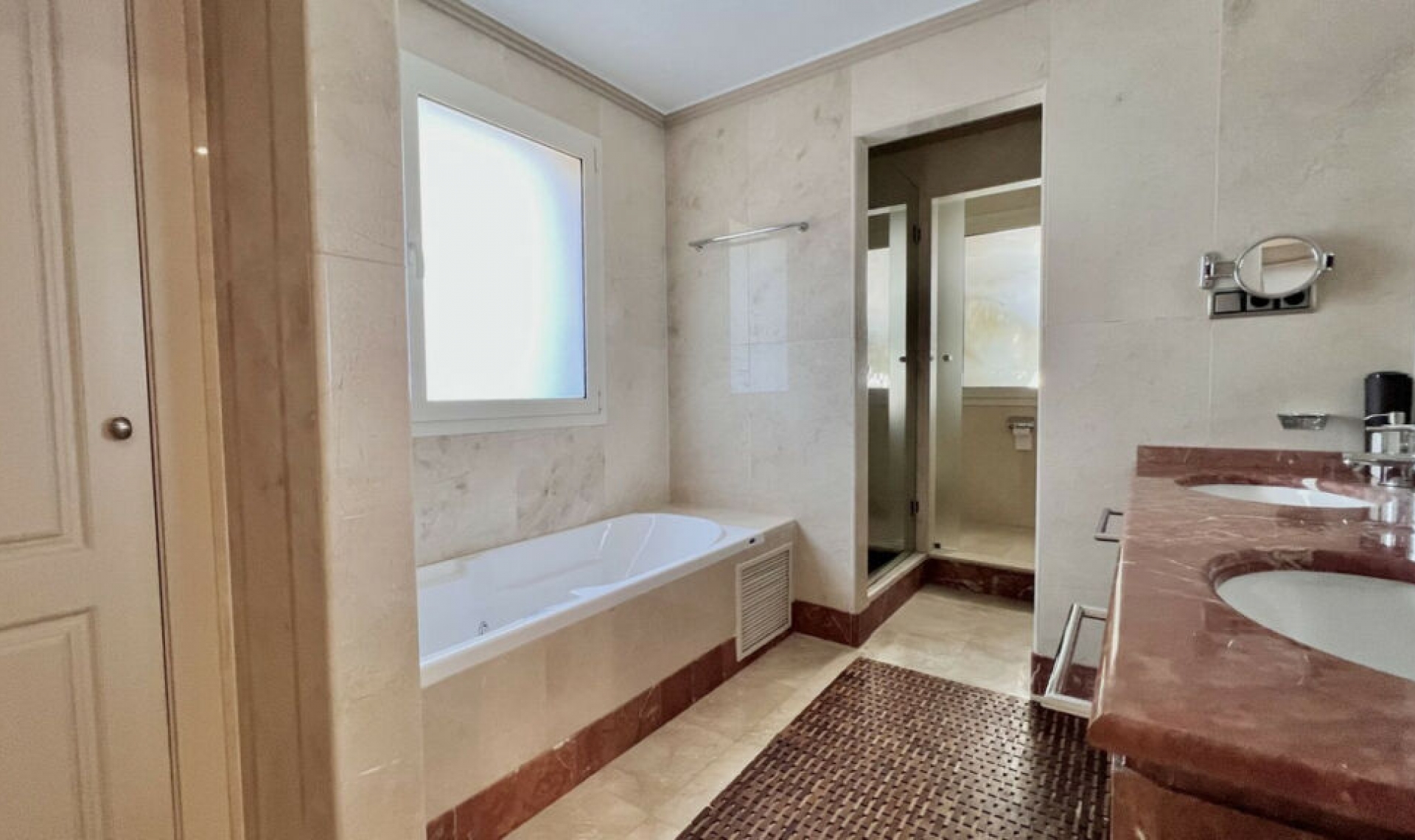 Resale - Apartment -
Sierra Blanca