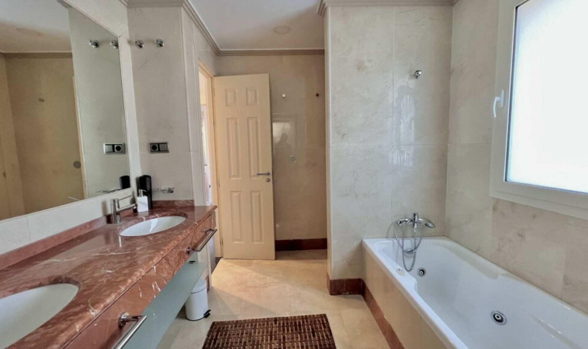 Resale - Apartment -
Sierra Blanca