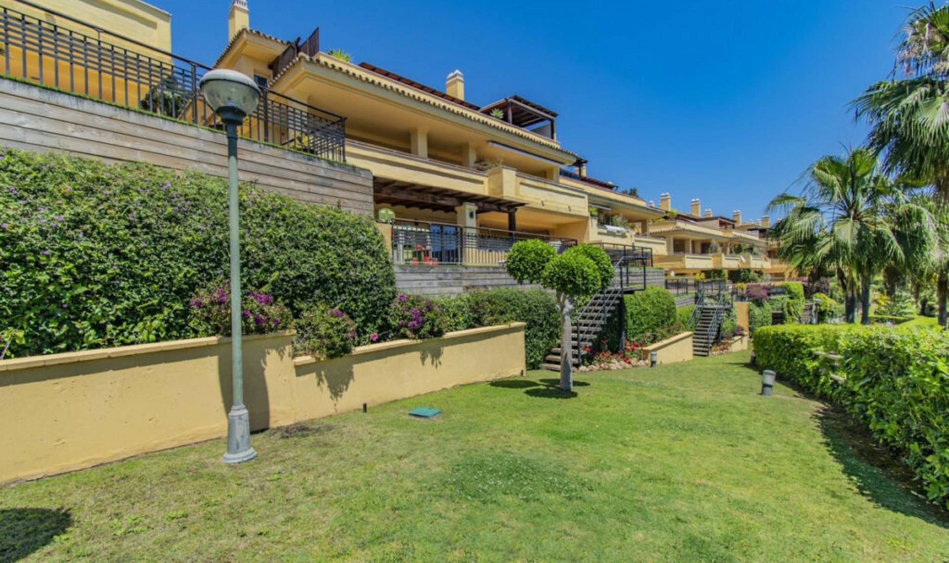 Resale - Apartment -
Sierra Blanca