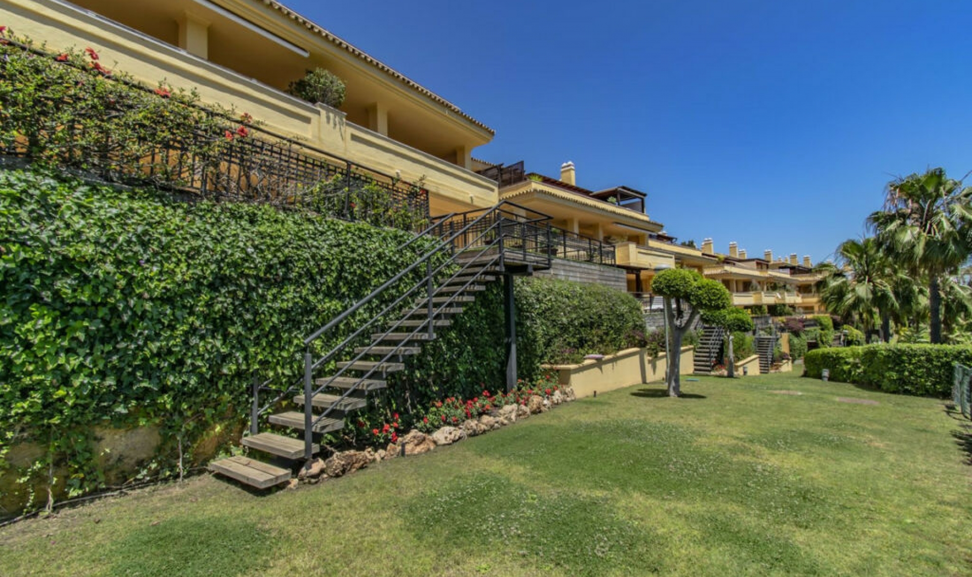 Resale - Apartment -
Sierra Blanca