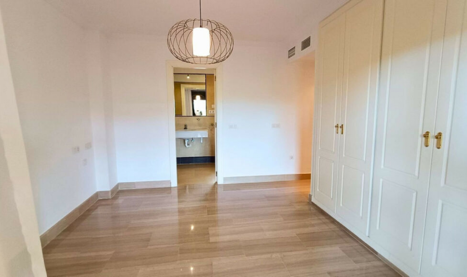 Resale - Apartment -
Sotogrande Alto