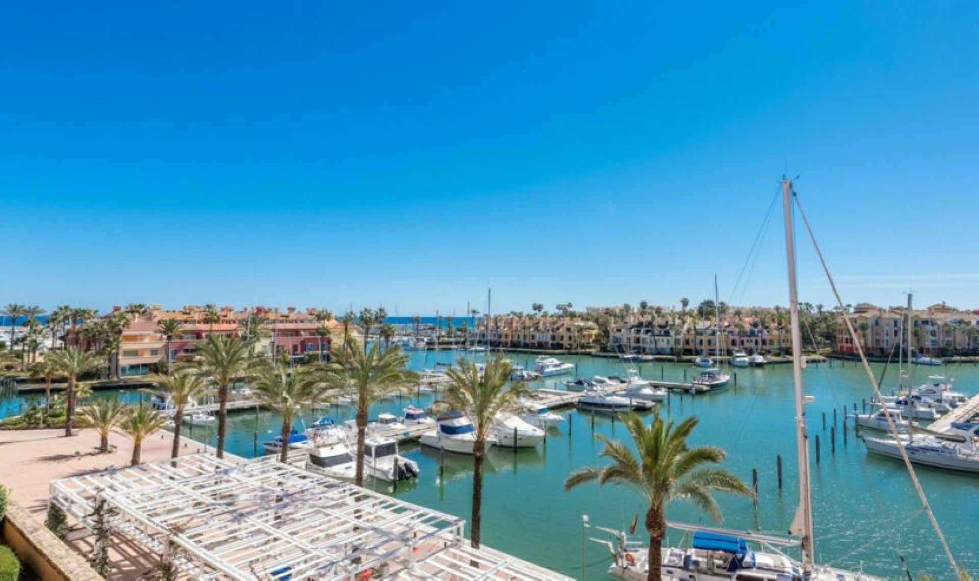 Resale - Apartment -
Sotogrande Costa