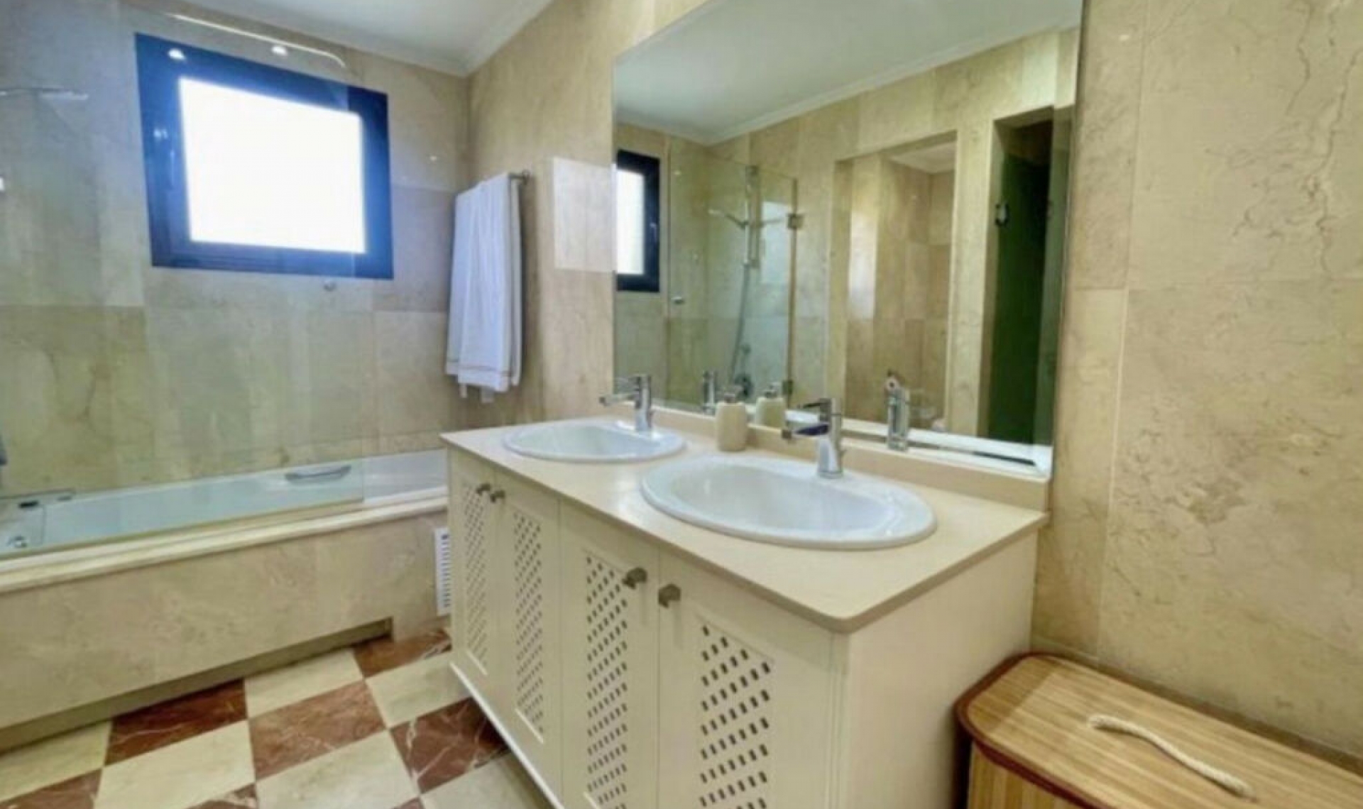 Resale - Apartment -
Sotogrande Costa