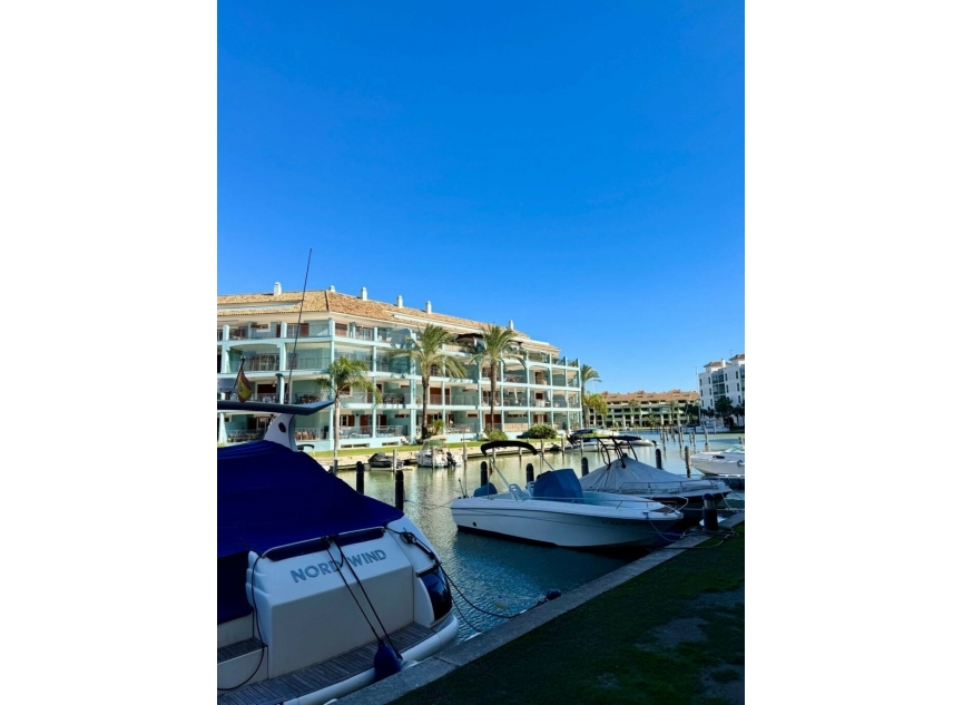 Resale - Apartment -
Sotogrande Marina