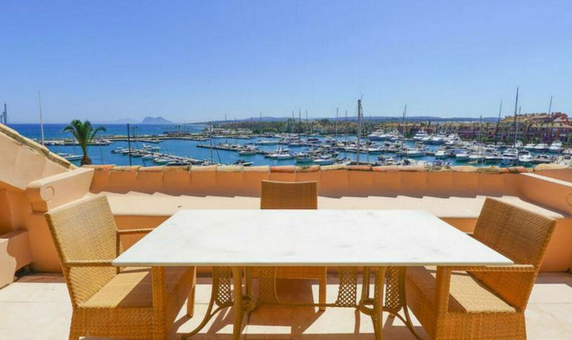 Resale - Apartment -
Sotogrande Marina
