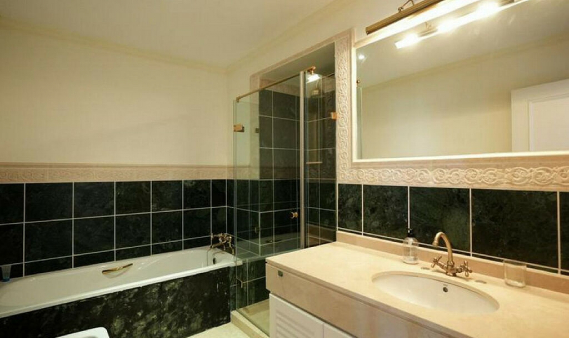 Resale - Apartment -
Sotogrande Marina