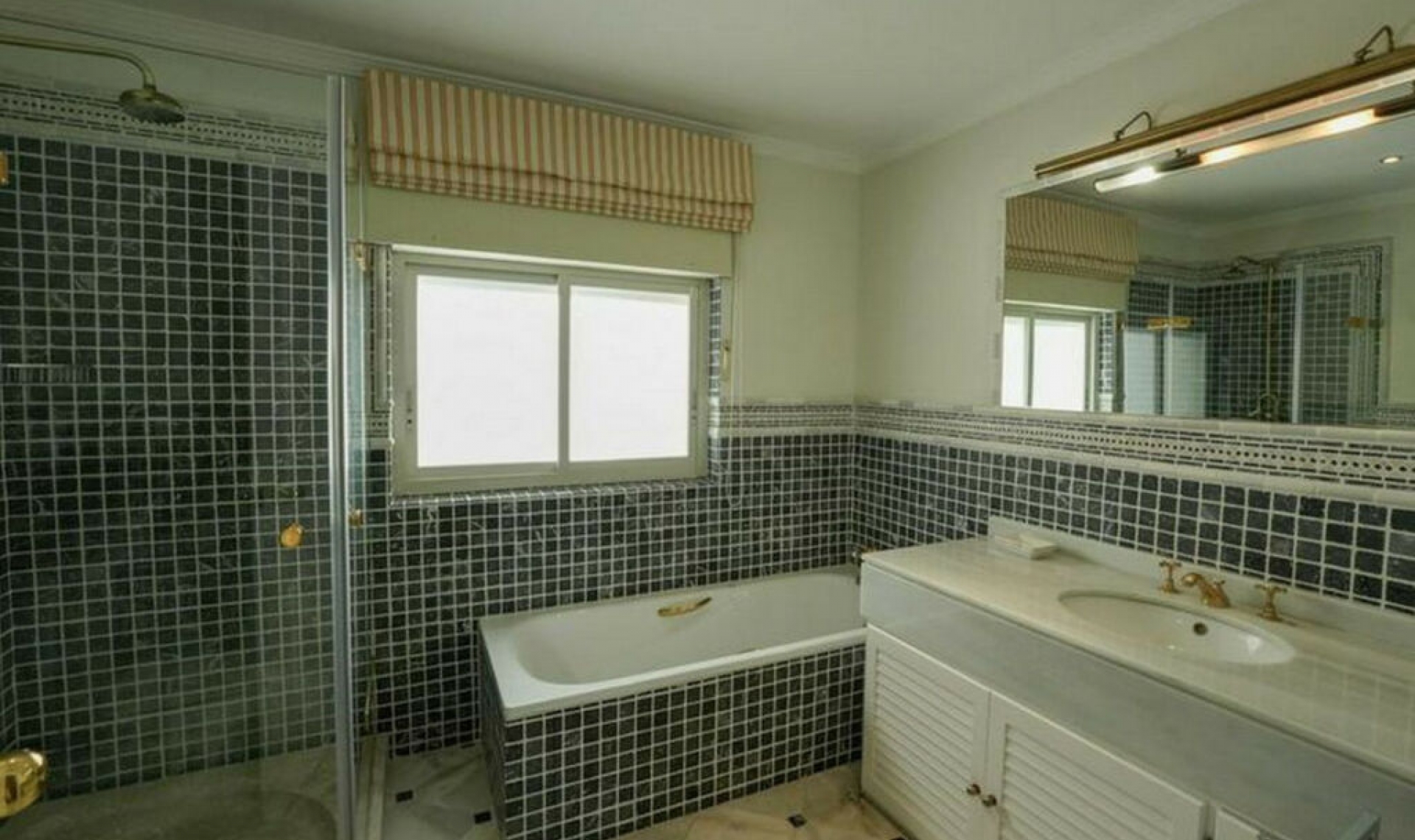 Resale - Apartment -
Sotogrande Marina