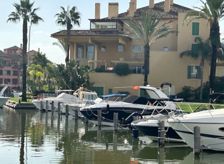 Resale - Apartment -
Sotogrande Marina