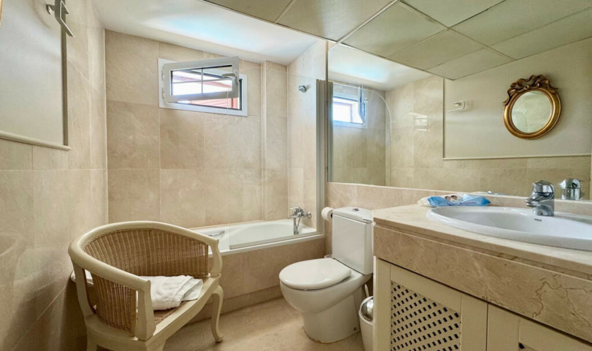 Resale - Apartment -
Sotogrande Marina