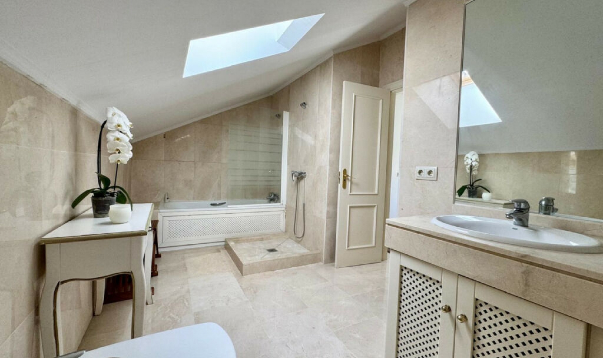 Resale - Apartment -
Sotogrande Marina