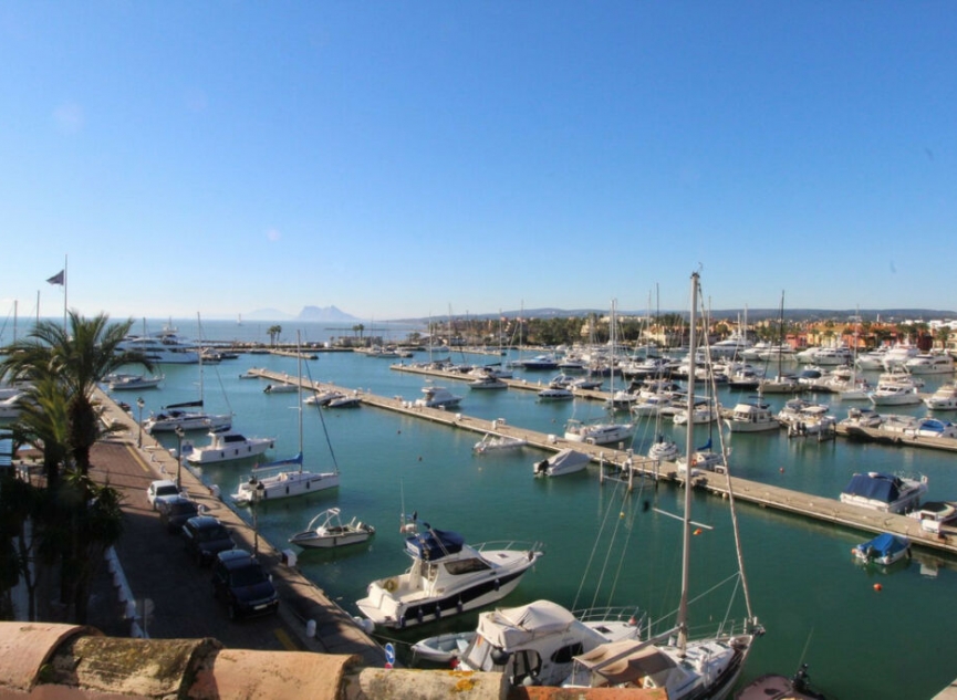 Resale - Apartment -
Sotogrande Puerto
