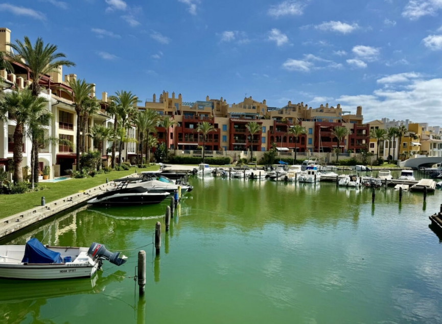 Resale - Apartment -
Sotogrande Puerto