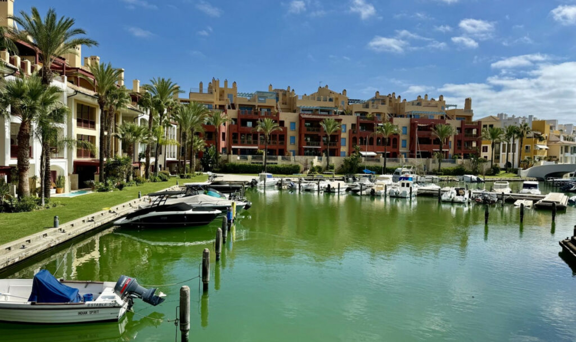 Resale - Apartment -
Sotogrande Puerto