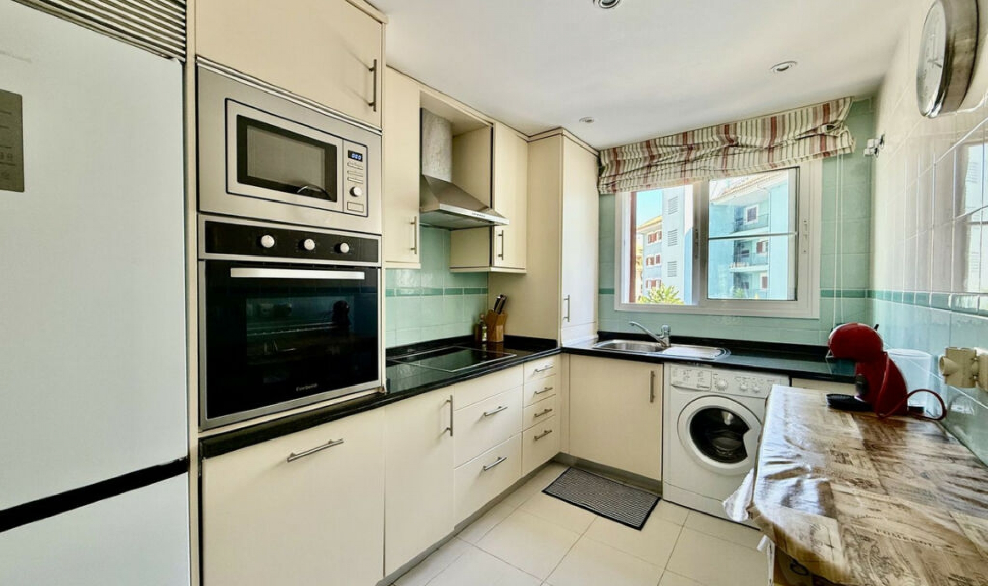 Resale - Apartment -
Sotogrande Puerto