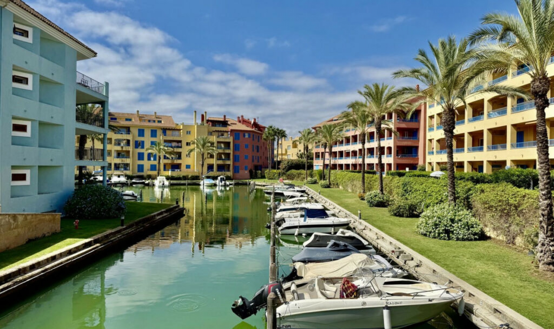 Resale - Apartment -
Sotogrande Puerto