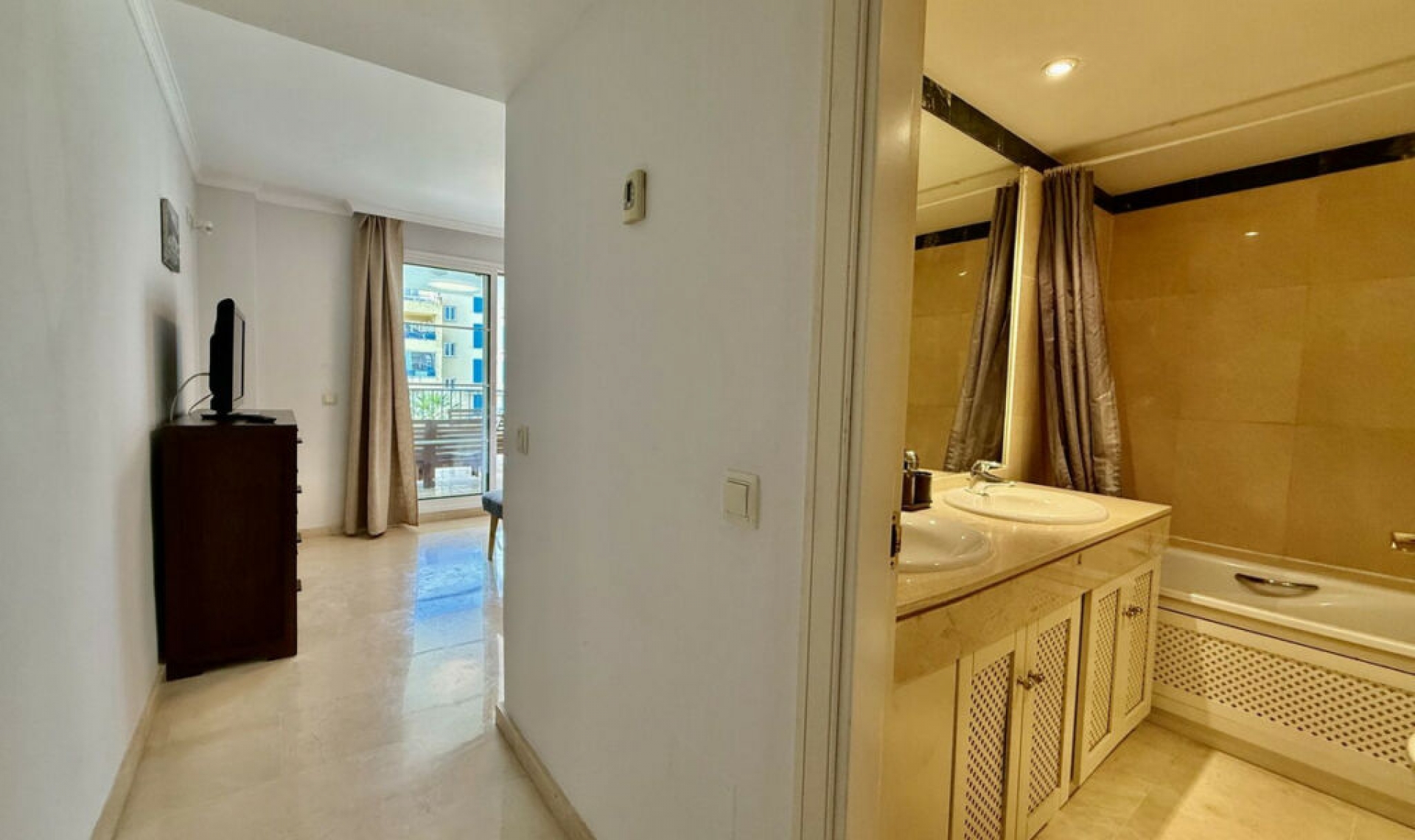 Resale - Apartment -
Sotogrande Puerto