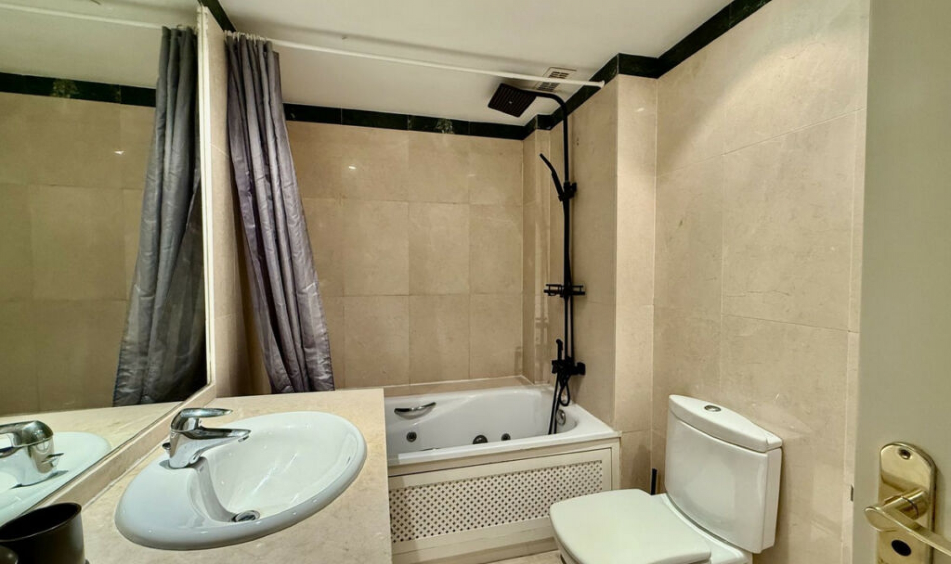 Resale - Apartment -
Sotogrande Puerto