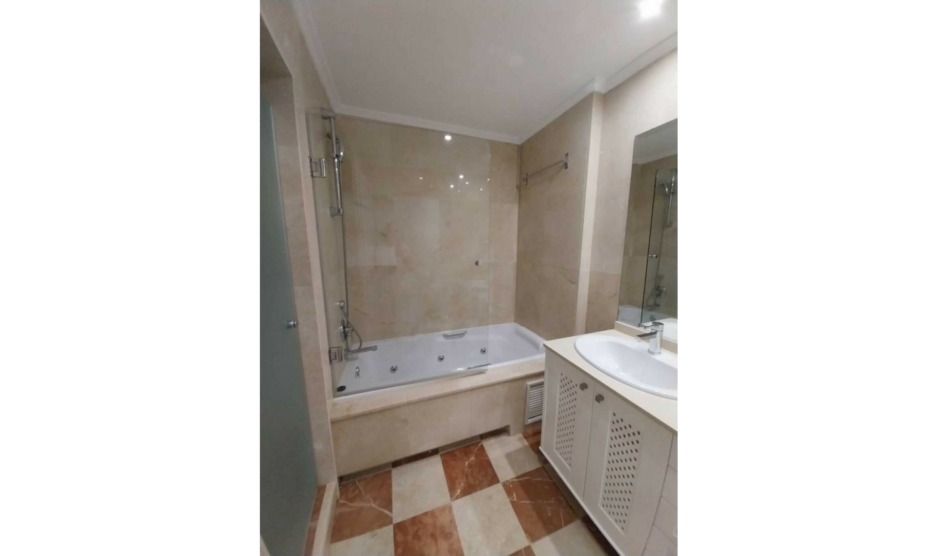 Resale - Apartment -
Sotogrande