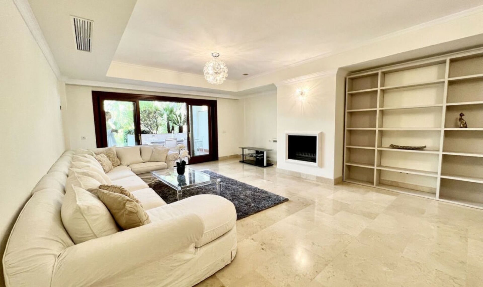 Resale - Apartment -
The Golden Mile