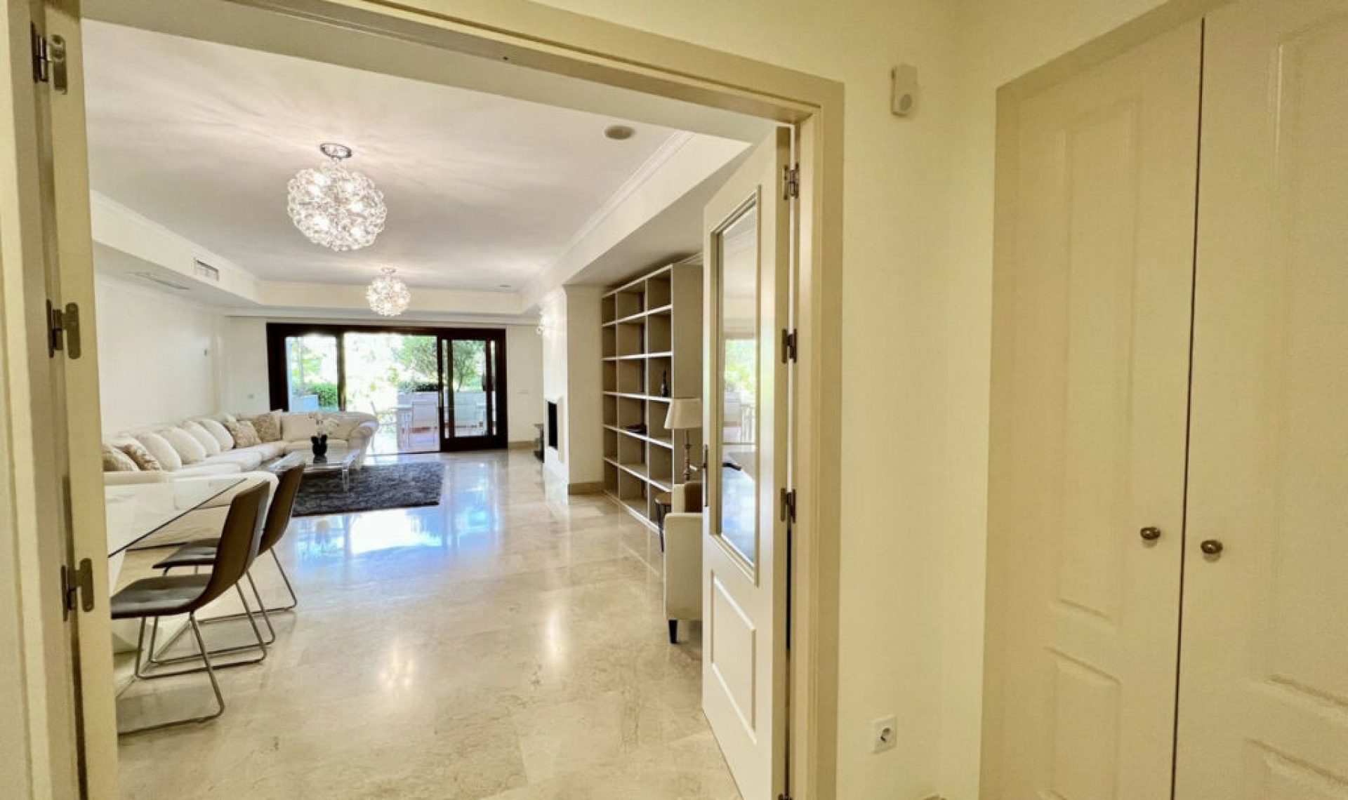 Resale - Apartment -
The Golden Mile