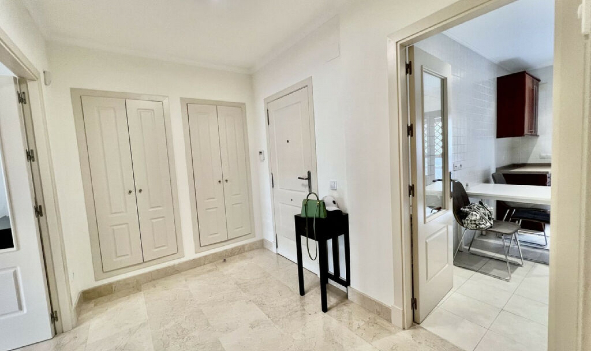 Resale - Apartment -
The Golden Mile