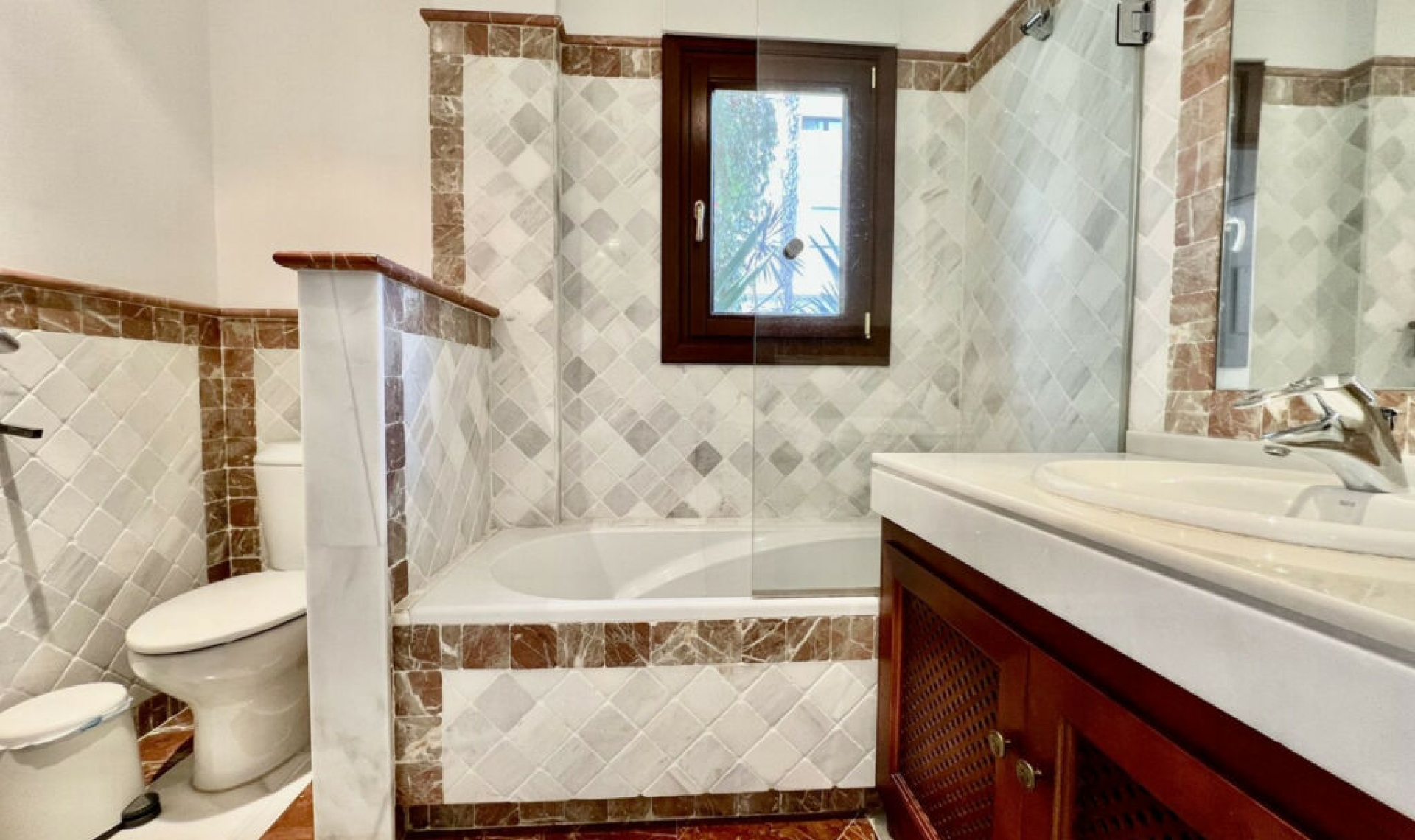 Resale - Apartment -
The Golden Mile