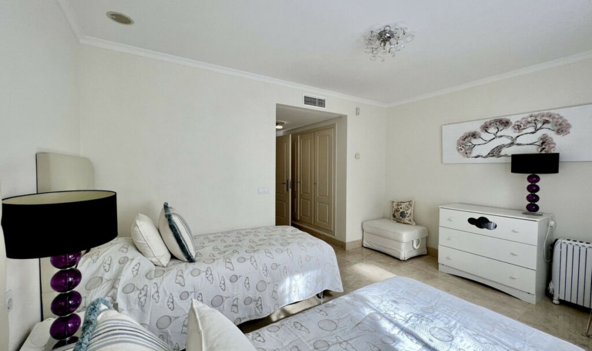 Resale - Apartment -
The Golden Mile