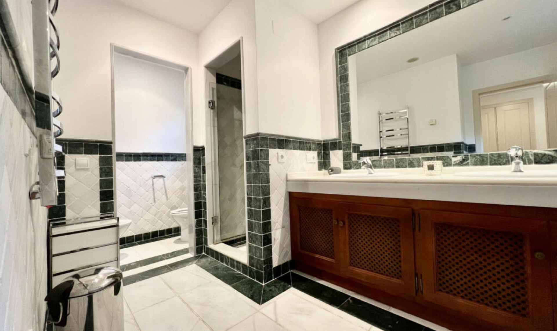 Resale - Apartment -
The Golden Mile