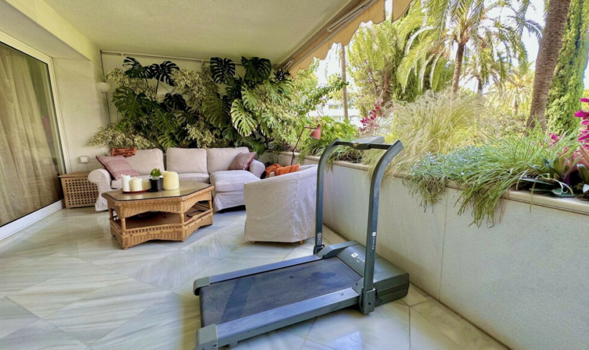 Resale - Apartment -
The Golden Mile