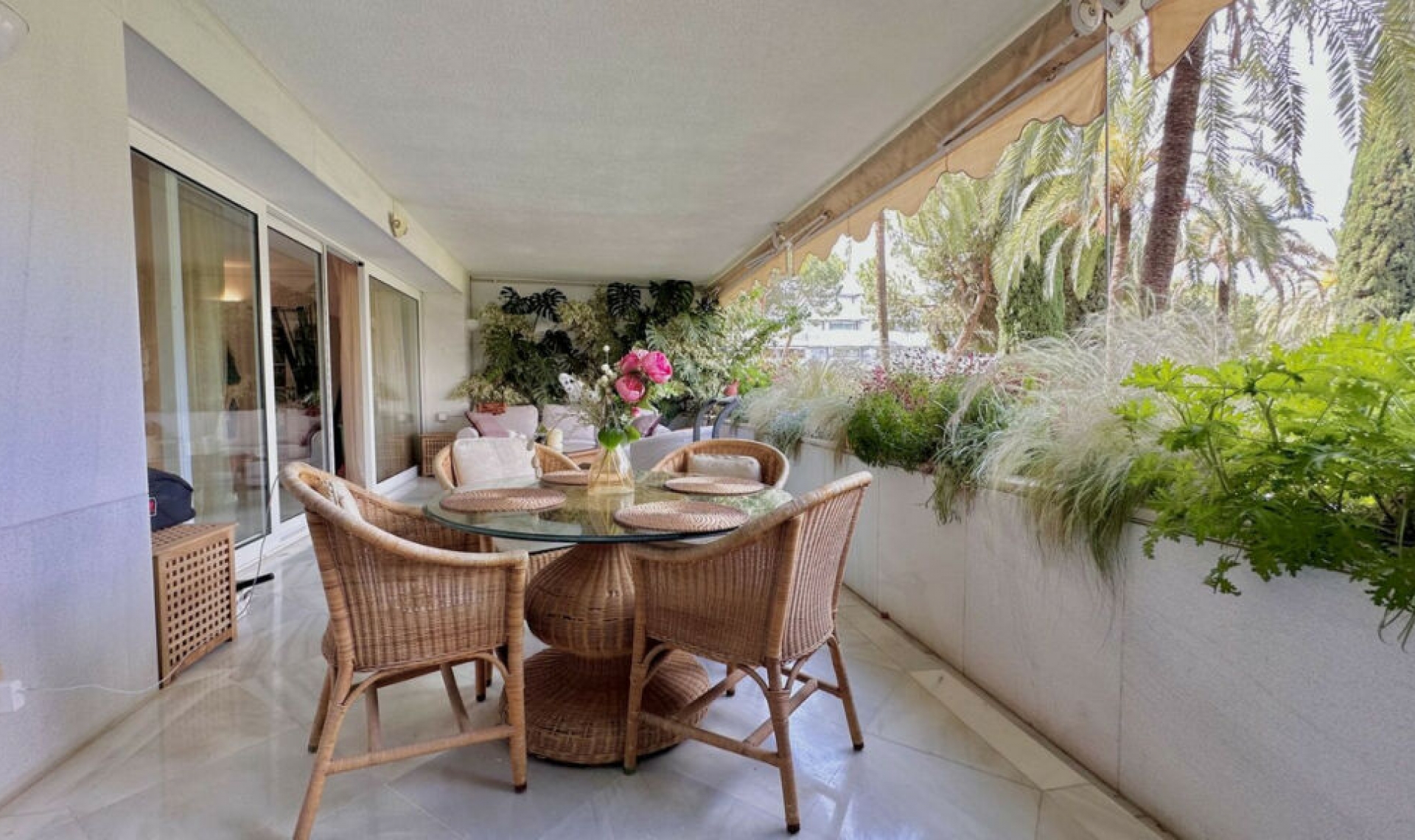 Resale - Apartment -
The Golden Mile