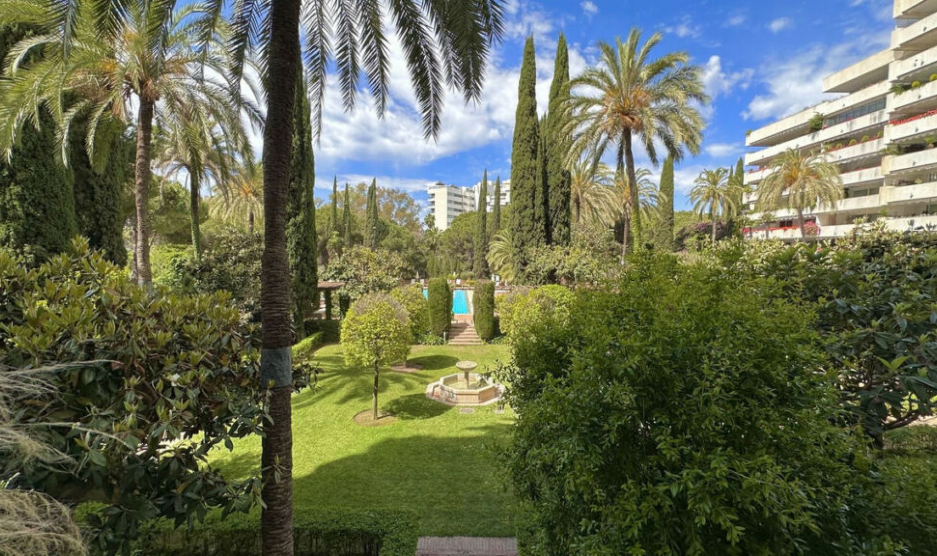 Resale - Apartment -
The Golden Mile