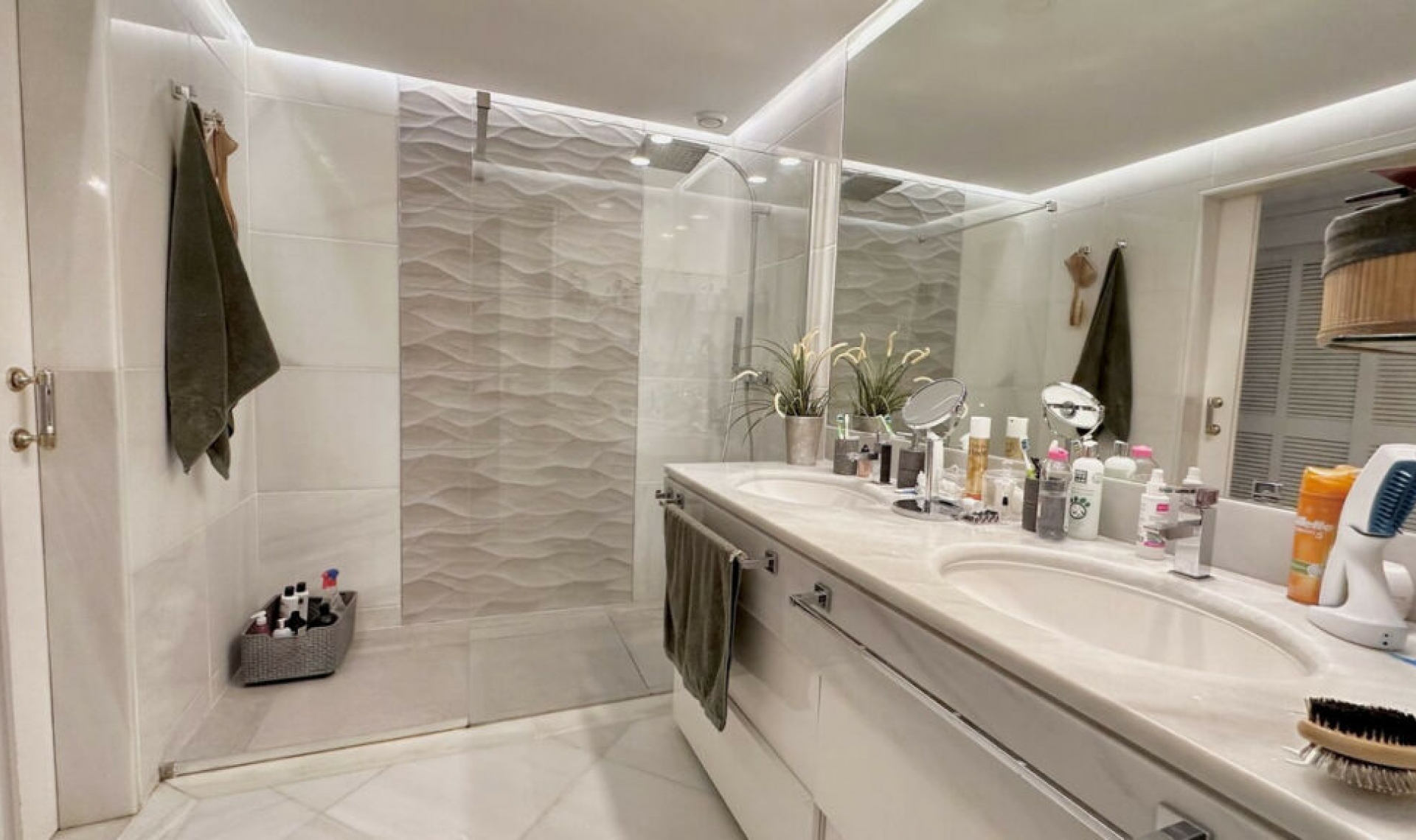 Resale - Apartment -
The Golden Mile