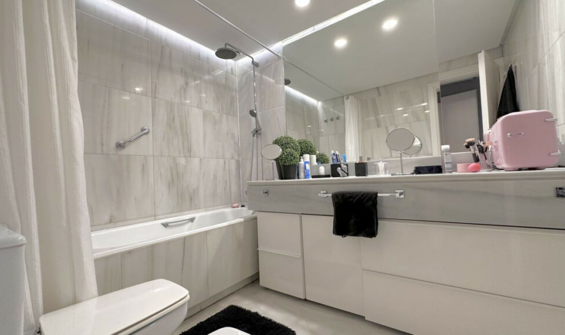 Resale - Apartment -
The Golden Mile