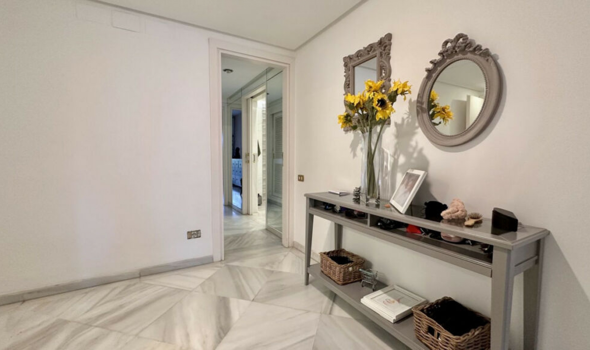 Resale - Apartment -
The Golden Mile