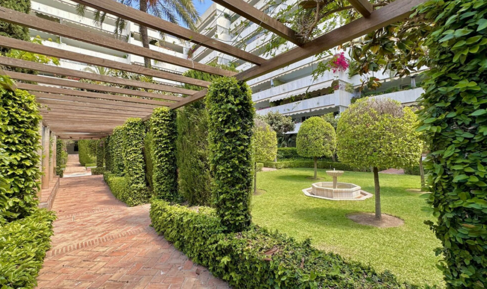 Resale - Apartment -
The Golden Mile