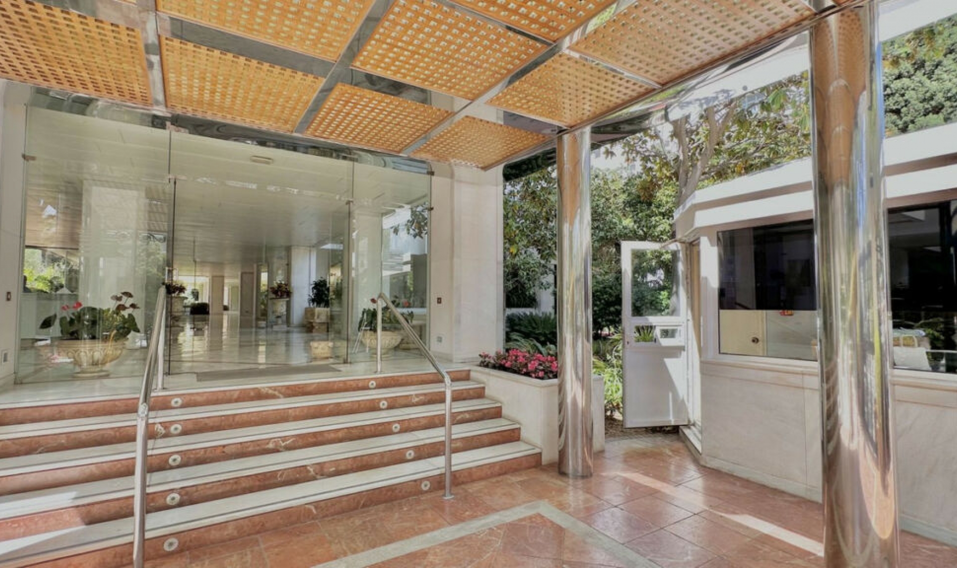 Resale - Apartment -
The Golden Mile