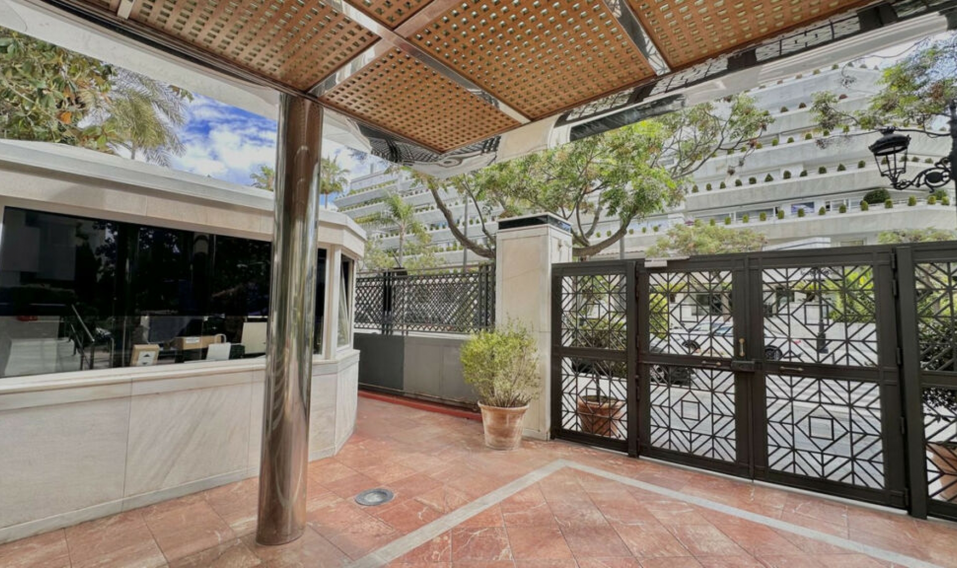 Resale - Apartment -
The Golden Mile