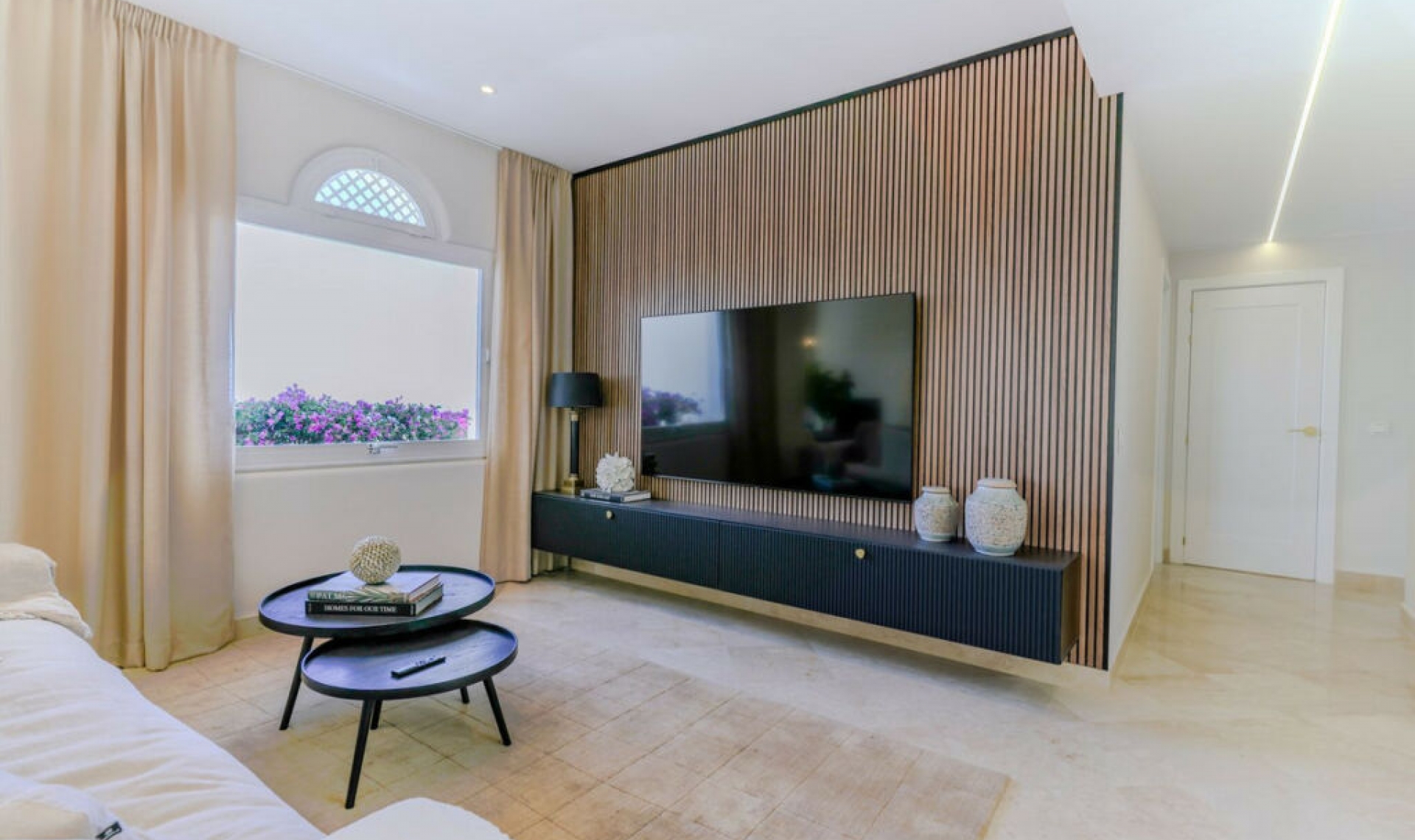 Resale - Apartment -
The Golden Mile