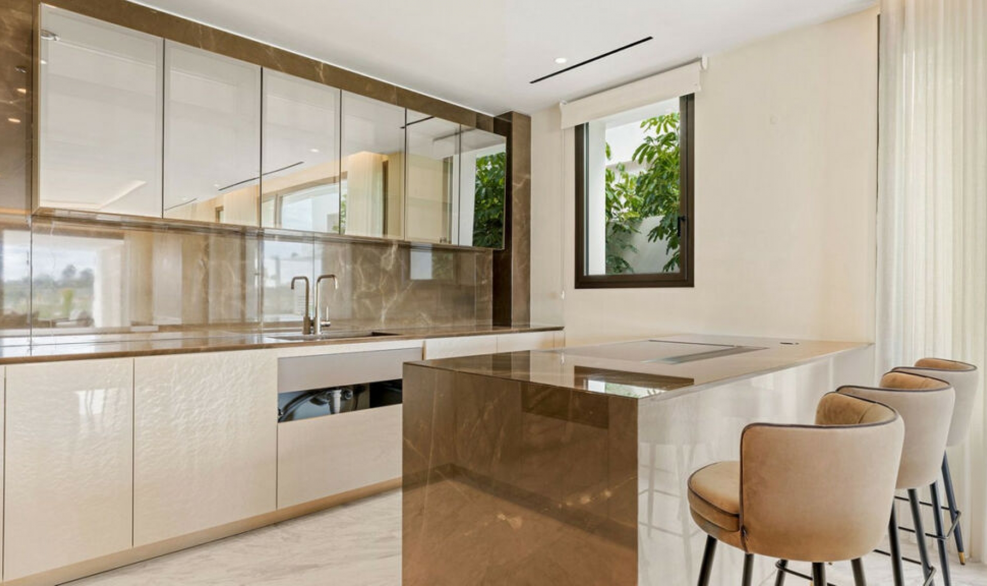 Resale - Apartment -
The Golden Mile