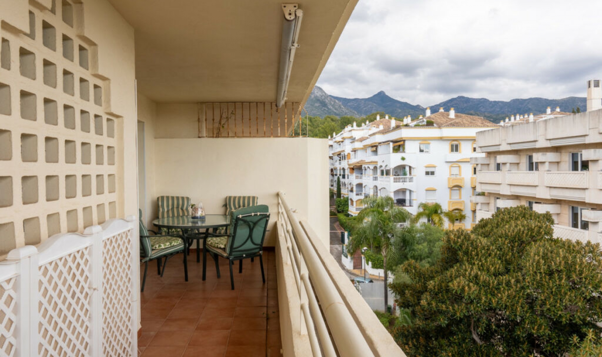 Resale - Apartment -
The Golden Mile