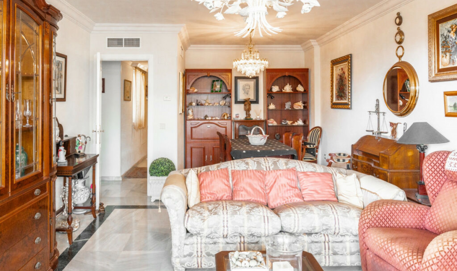 Resale - Apartment -
The Golden Mile