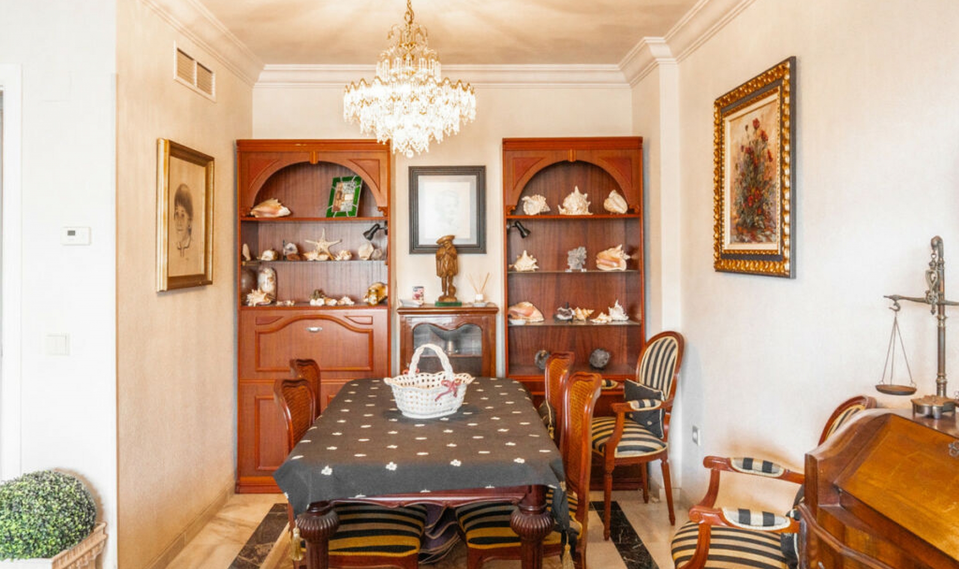 Resale - Apartment -
The Golden Mile