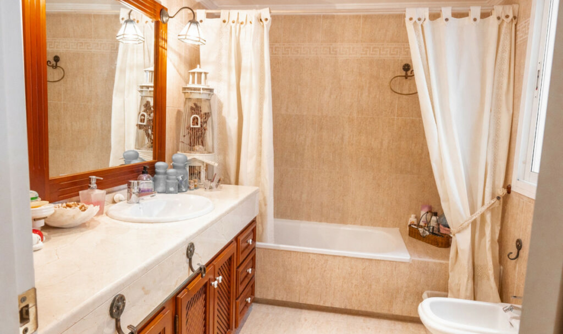 Resale - Apartment -
The Golden Mile