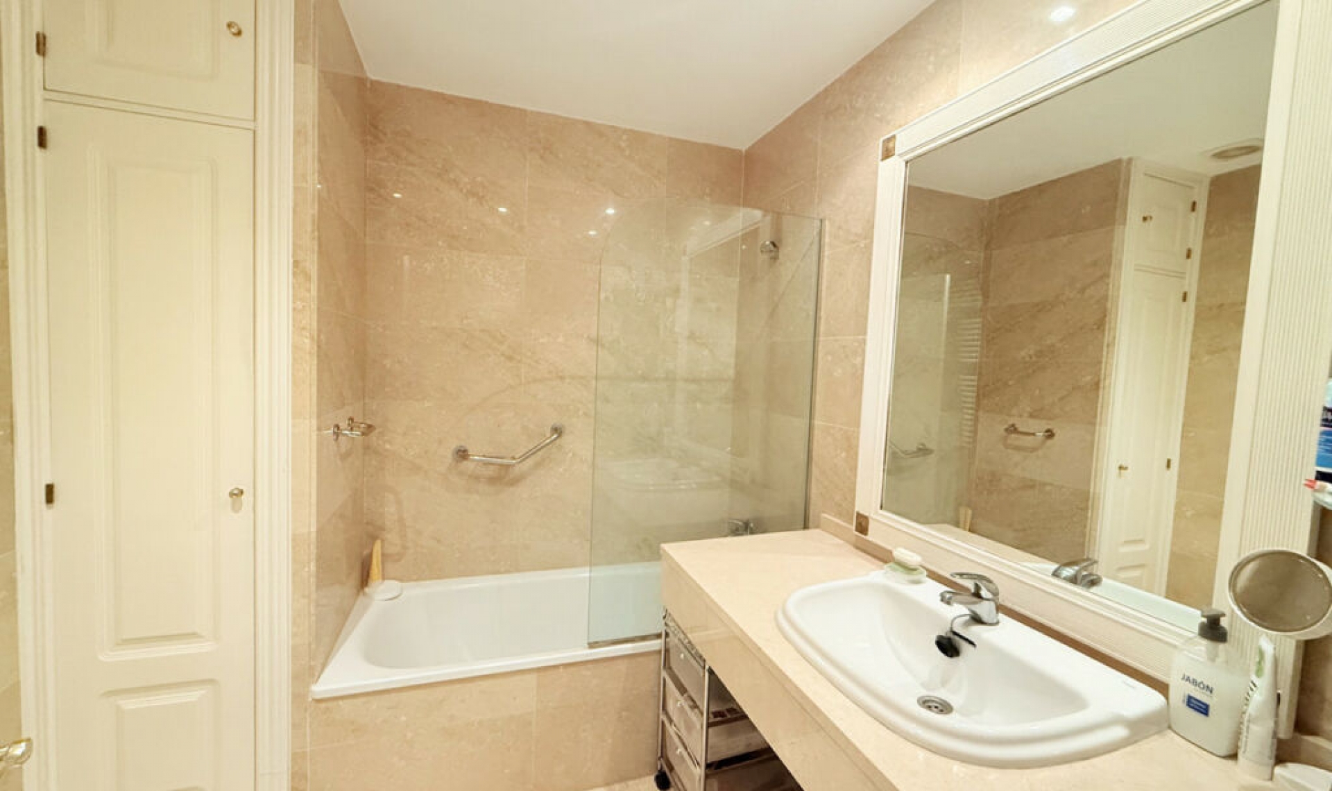 Resale - Apartment -
The Golden Mile