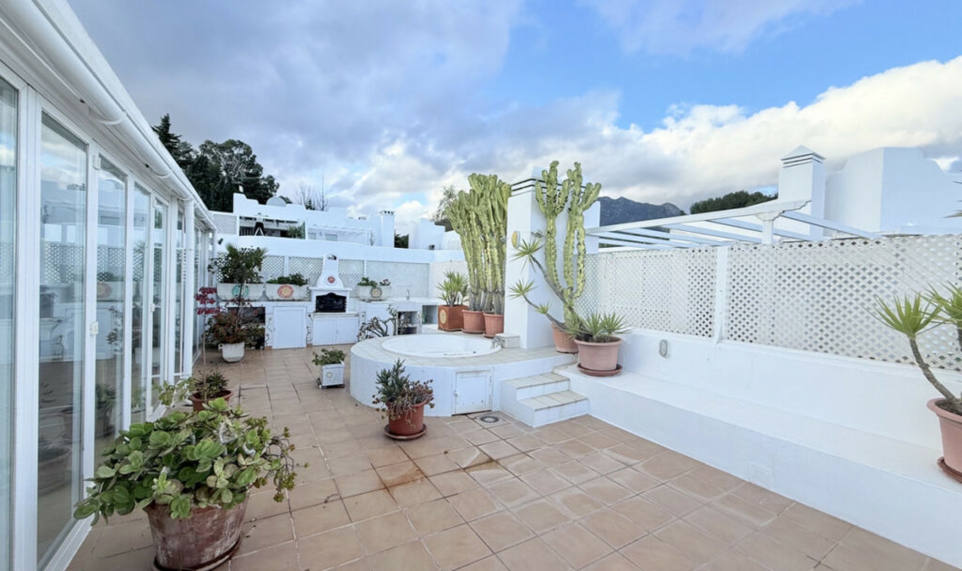 Resale - Apartment -
The Golden Mile