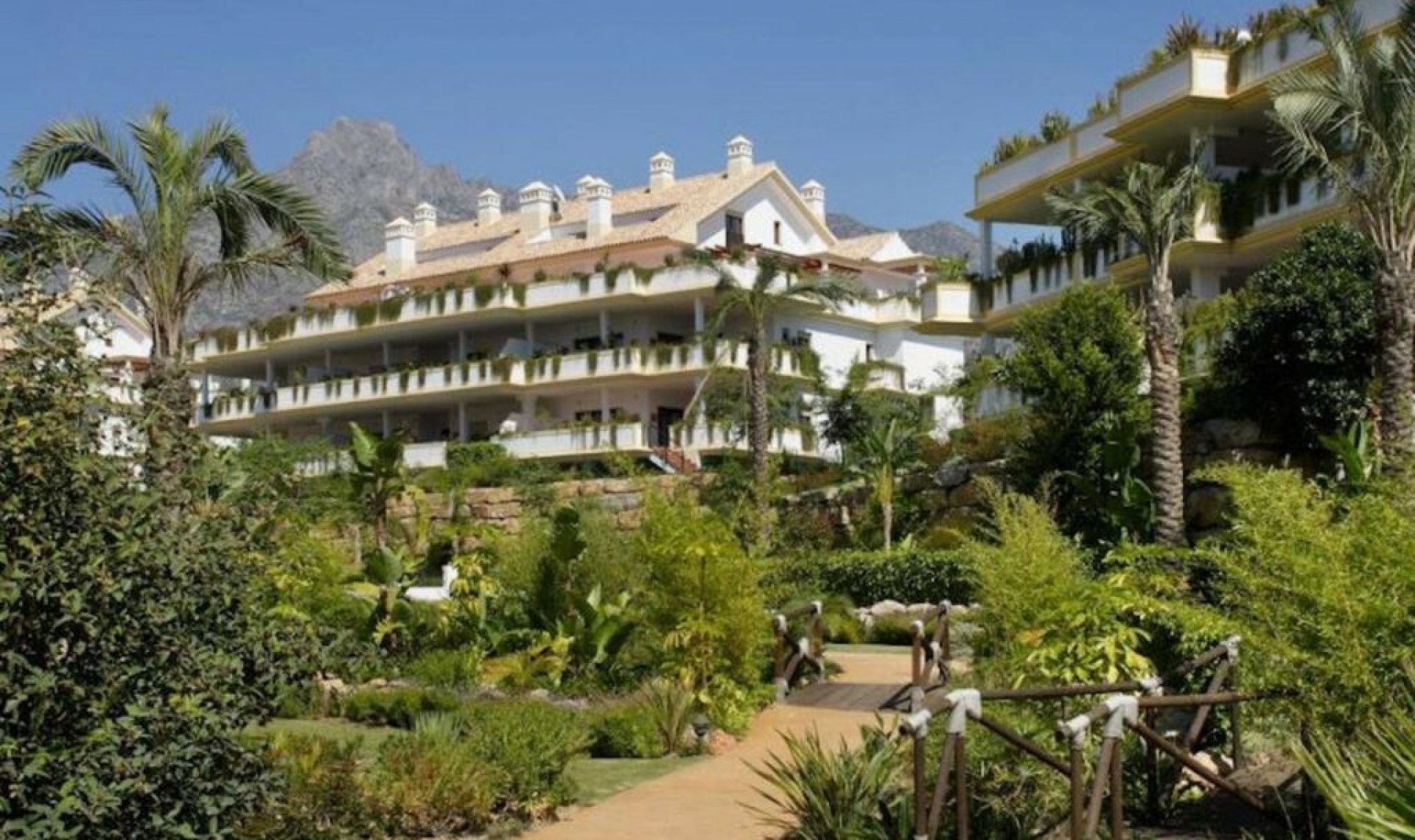 Resale - Apartment -
The Golden Mile