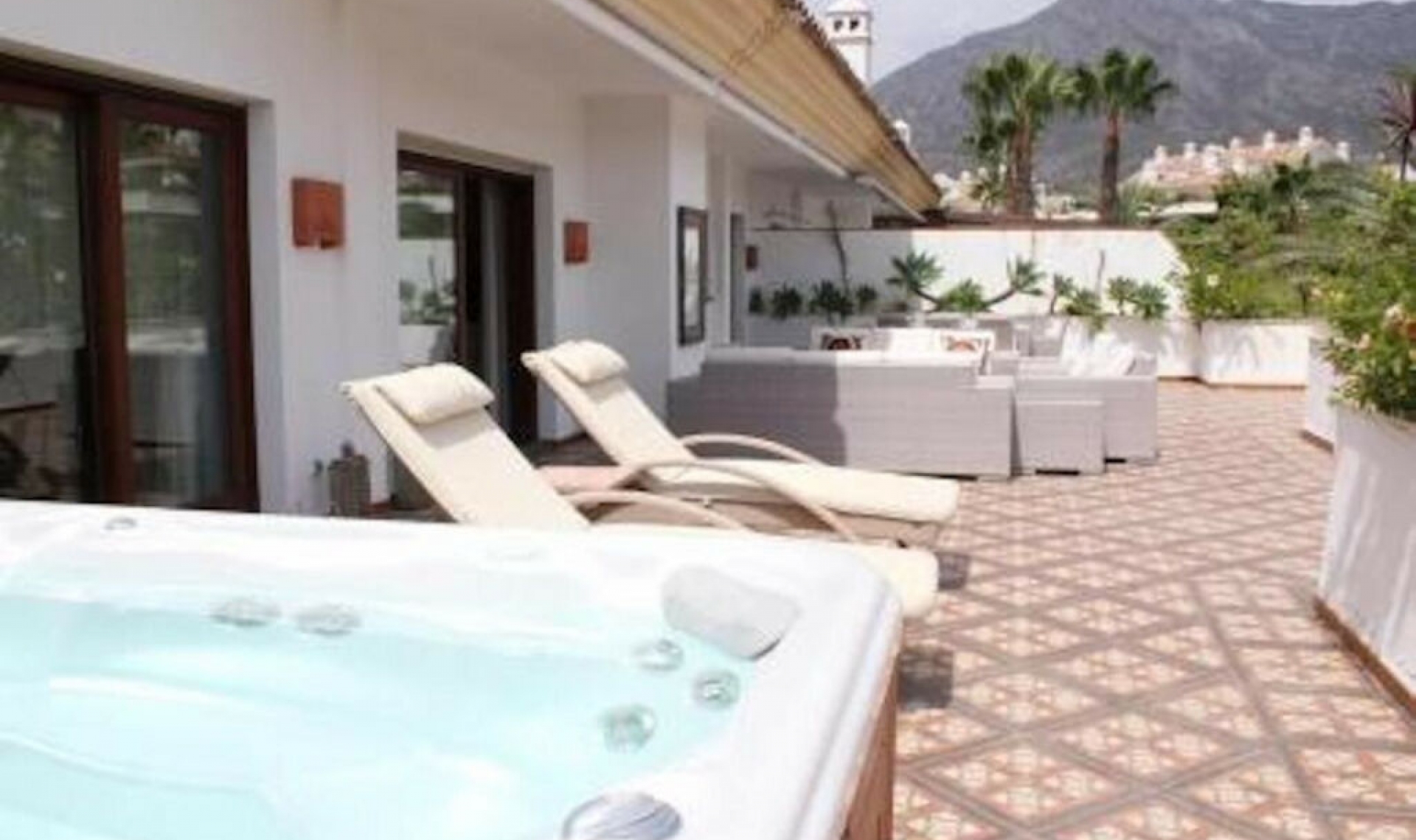 Resale - Apartment -
The Golden Mile