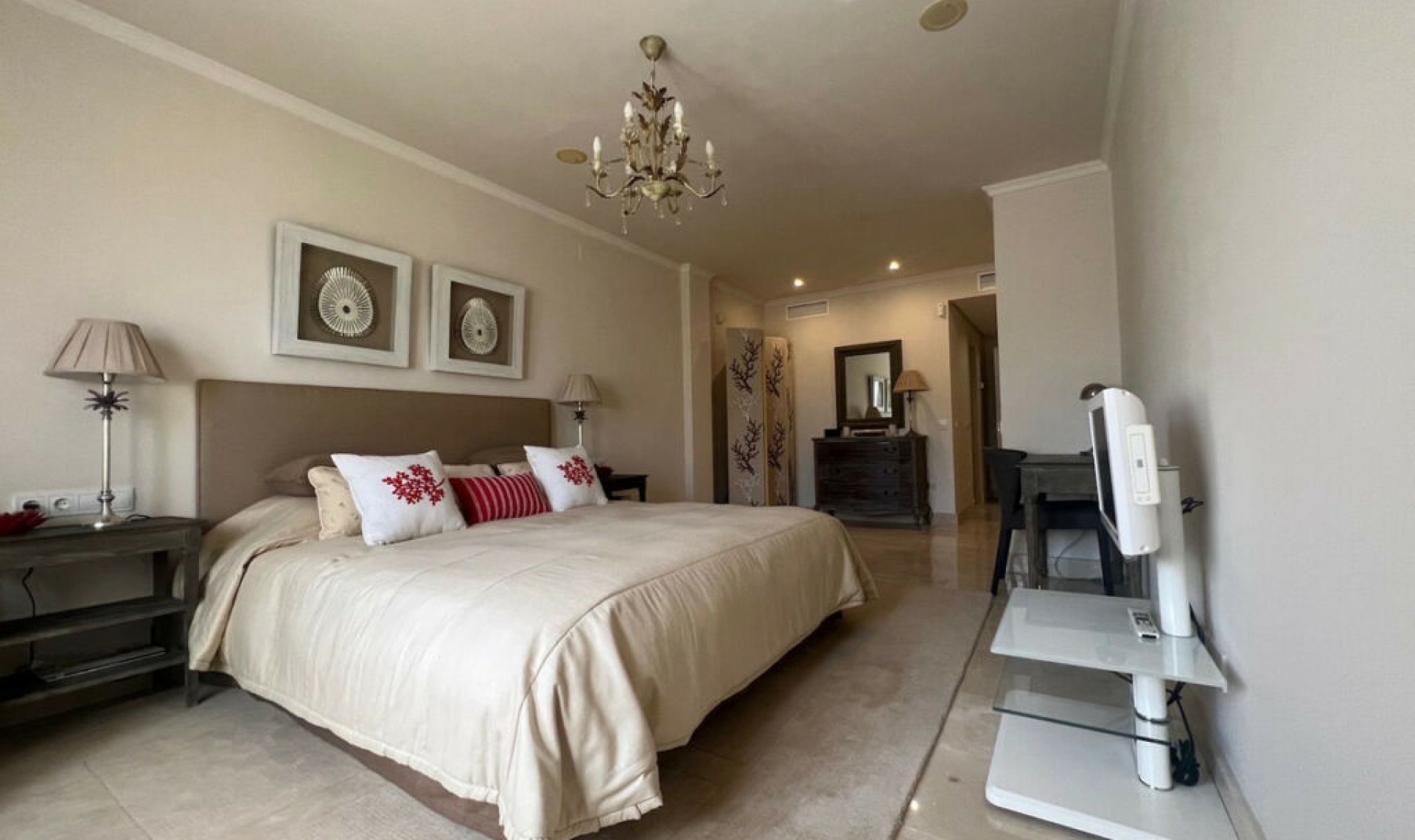 Resale - Apartment -
The Golden Mile