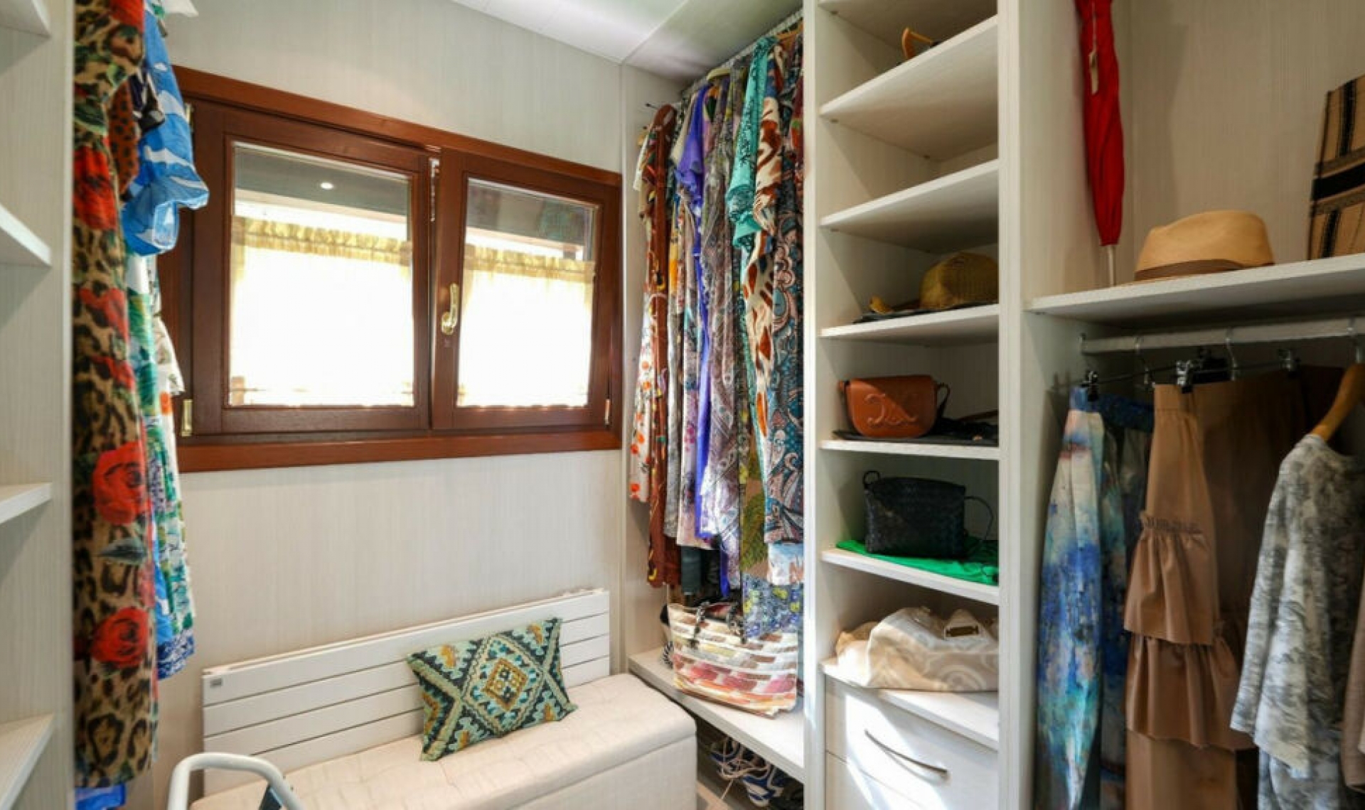 Resale - Apartment -
The Golden Mile